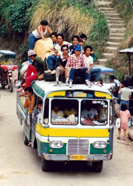 crowded bus philippines source: https://www.earthlyphotos.com