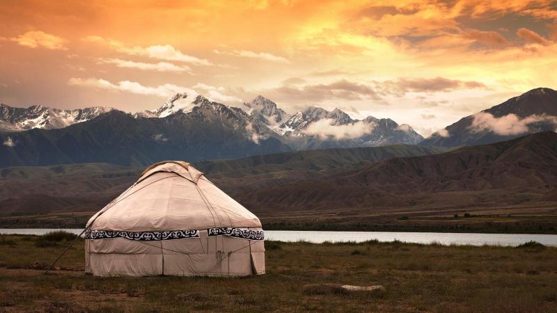 Mongolia Ger tramonto